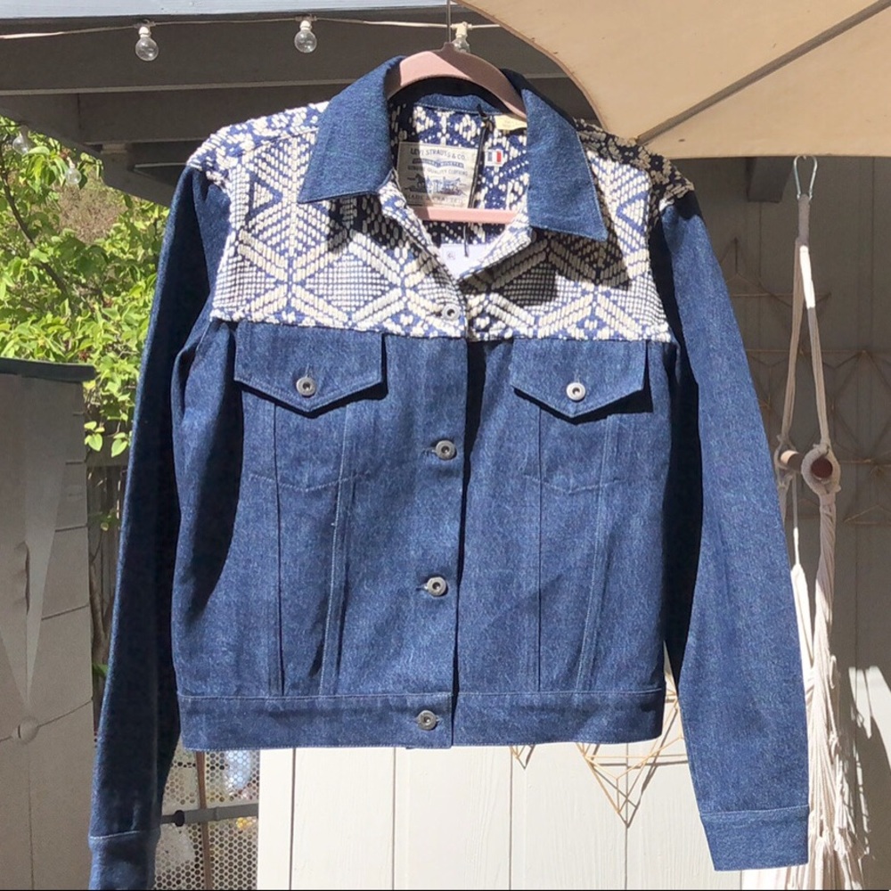 Levi’s Denim jacket w/ white stitching & tassels